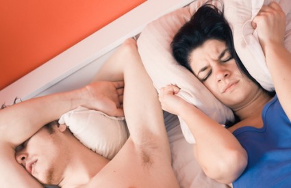 Živite zajedno, a spavate u odvojenim krevetima? Naučnici tvrde: tako treba!