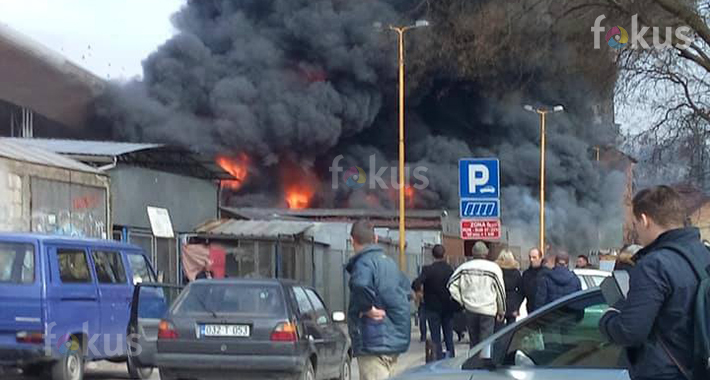 Veliki požar na Gradskoj pijaci u Tuzli, gusti dim se širi gradom (FOTO)