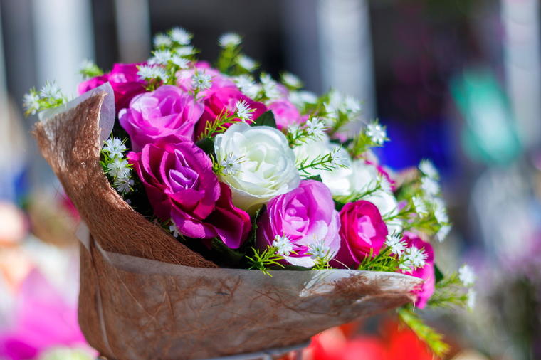 Pazite kakvo cvijeće darivate: IMA CVIJEĆA KOJE ŽENAMA DONOSI NESREĆU!