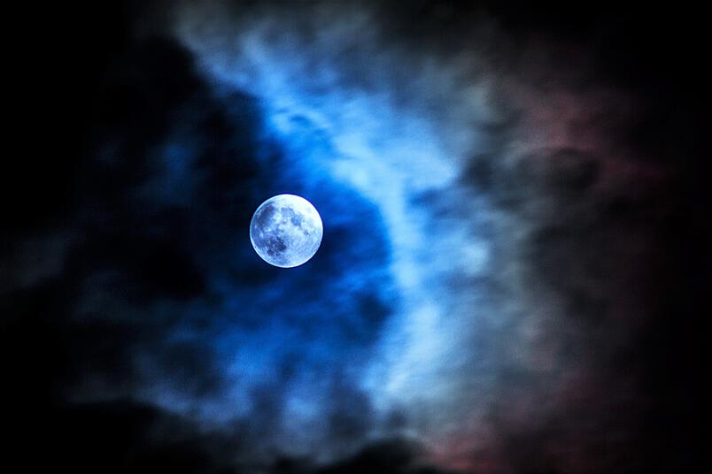 Očekuje nas Plavi Mjesec – Ova 4 znaka će izbjeći sve loše događaje!