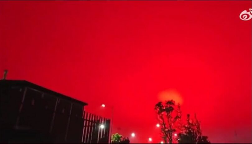 Nevjerovatno: Nebo je potpuno crveno iznad grada u blizini Šangaja (VIDEO)
