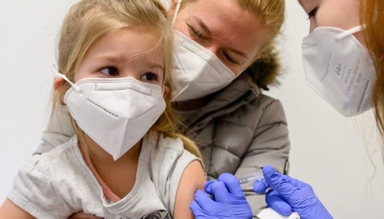 Island zabranjuje mRNA vakcine dok broj iznenadnih smrti raste