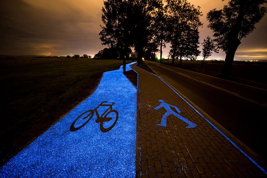 Polen enthüllt leuchtenden Fahrradweg, der durch die Sonne aufgeladen wird!