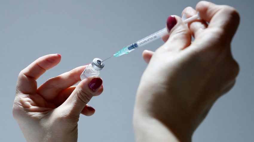 Spremaju se tužbe: AstraZeneca priznaje da vakcine za Kovid izazivaju potencijalno smrtonosne krvne ugruške