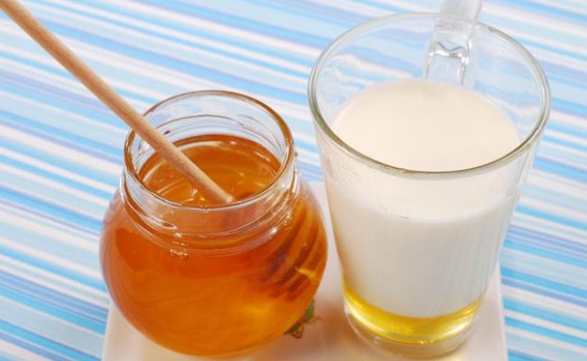 Lijek za spavanje od meda i mlijeka: Jedna šolja ove mješavine i zaspaćete za manje od minute