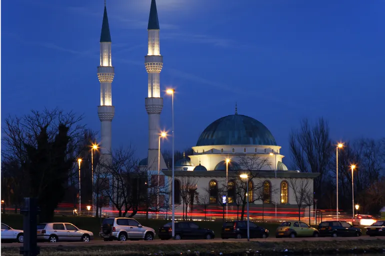 Ezan će zabraniti u Holandiji? Holandski poslanici traže zabranu glasnog muslimanskog poziva na molitvu: „Ovo nije Istanbul“