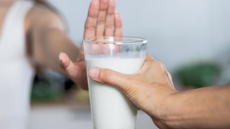 “MEIDEN SIE ES! Milch kann schwere Krankheiten fördern, und Sie sind sich dessen nicht bewusst!”