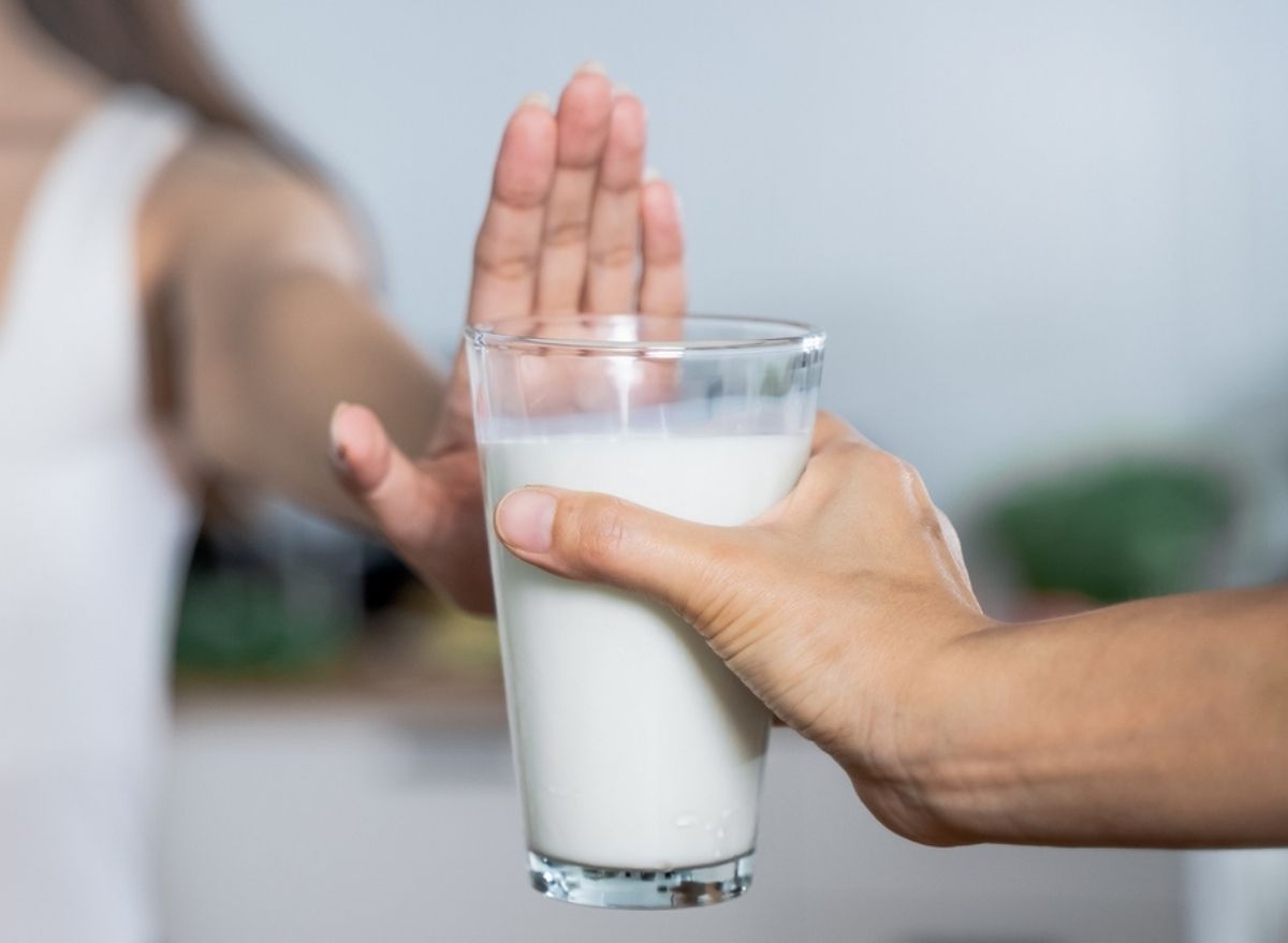 “MEIDEN SIE ES! Milch kann schwere Krankheiten fördern, und Sie sind sich dessen nicht bewusst!”