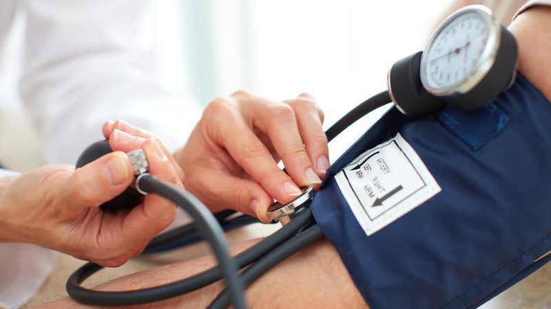 Evo kako prirodno sniziti krvni pritisak – Visok krvni PRITISAK nije bolest – to je signal upozorenja!