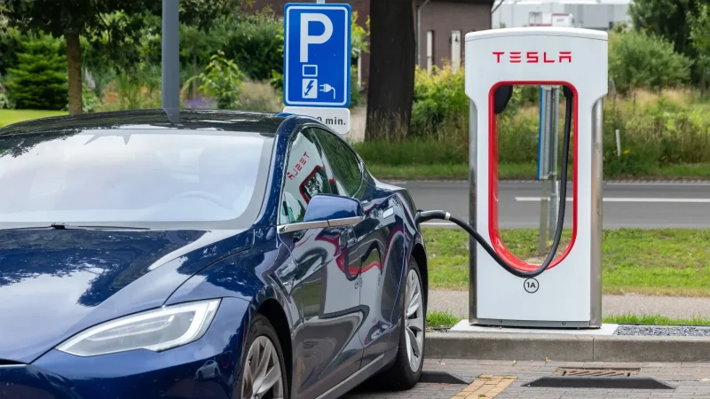 Svjetska prevara – Porez na svaki kilometar električnog vozila će uskoro biti uveden – Čak do 1000 € godišnje…